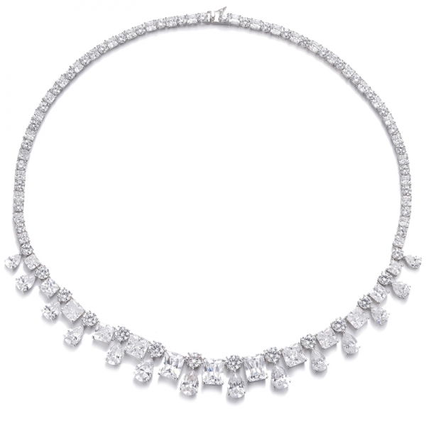 Collana in argento rodiato con zirconi cubici bianchi a forma di pera e diamanti gialli ottagonali 