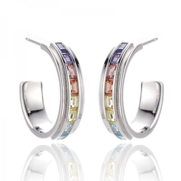 Orecchino in argento rodiato con zirconi cubici arcobaleno a forma di baguette 